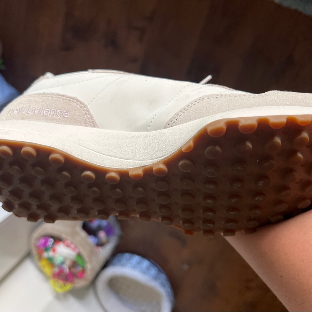 New Balance 327 Sneakers - Picture 7 of 10